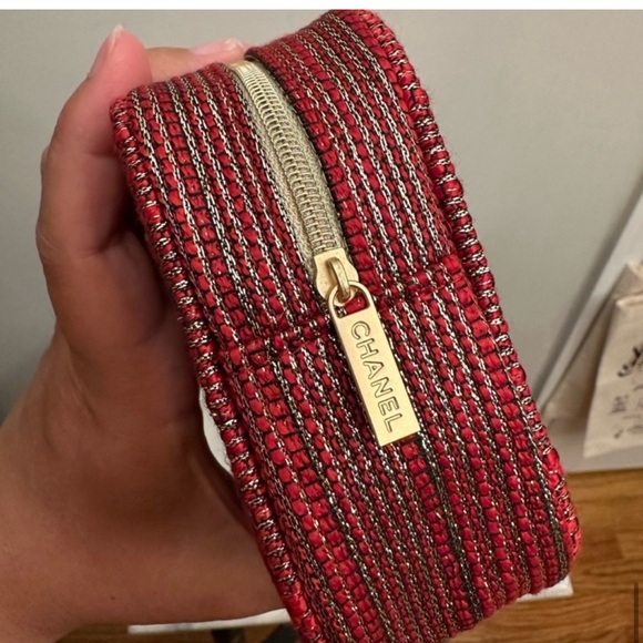 NEW Chanel Tweed Limited Edition Holiday red gold Beauty MakeUp Cosmetic Bag Red - Picture 2 of 11